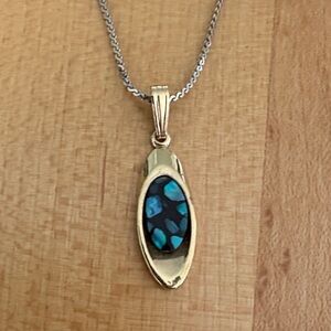 Elegant Green and Black Pendant Necklace